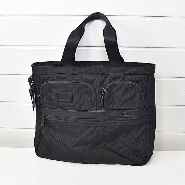 TUMI(トゥミ)が長年愛される理由とは?機能性とデザインを両立したバッグブランドの魅力